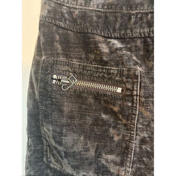 Free People Velour Mini Skirt. Zip in back. Size 2 - Picture 4 of 6